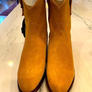 Cowboy boots (men) in tan suede